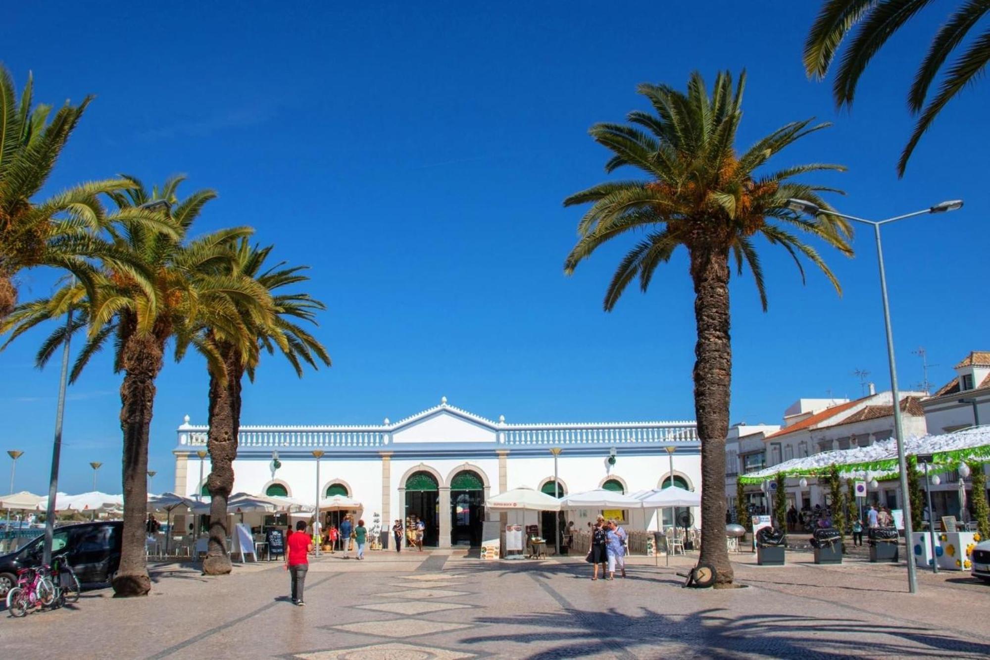 Вилла Stylish Townhouse In Tavira Centre, Shared Pool Экстерьер фото