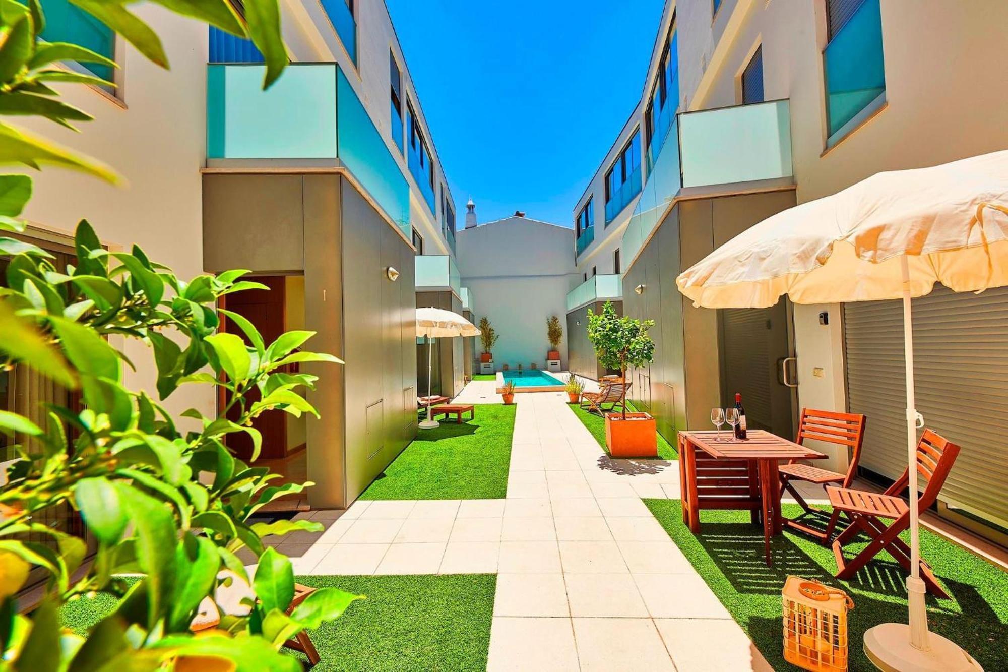 Вилла Stylish Townhouse In Tavira Centre, Shared Pool Экстерьер фото