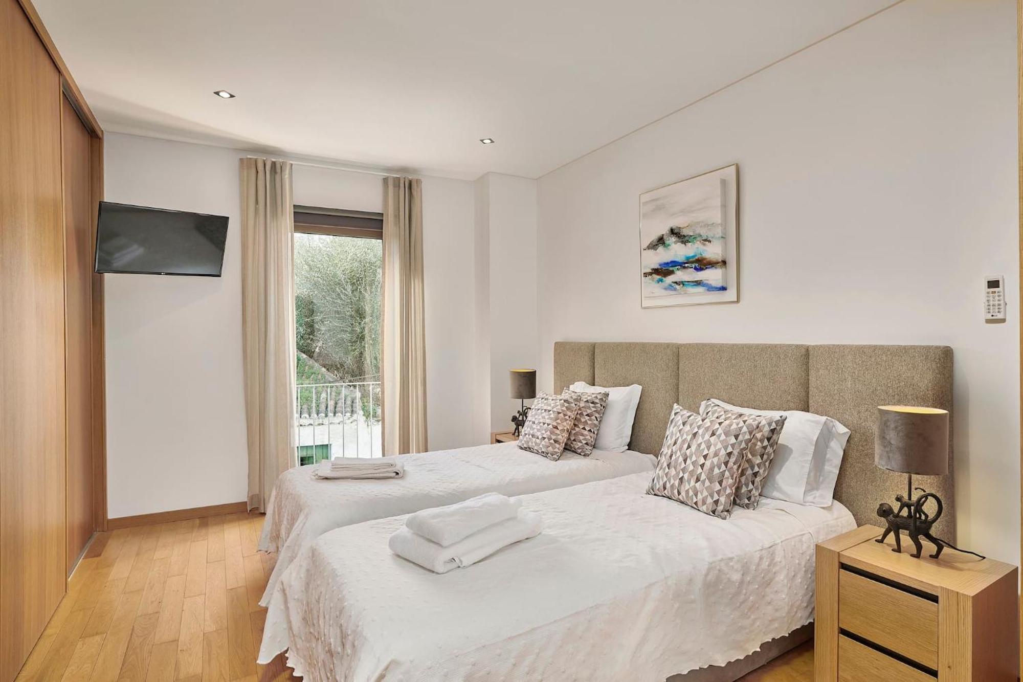 Вилла Stylish Townhouse In Tavira Centre, Shared Pool Экстерьер фото