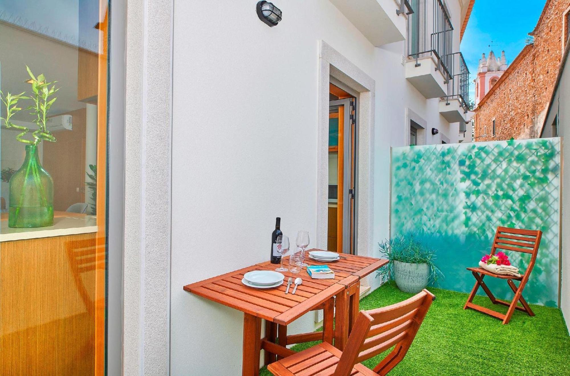 Вилла Stylish Townhouse In Tavira Centre, Shared Pool Экстерьер фото